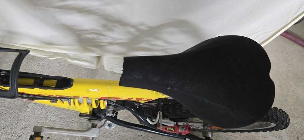 Bicicleta Confersil de montanha com suspensão .
