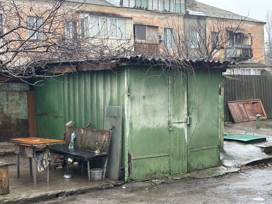 Продам двокімнатну квартиру з автономним опаленням та закритим двором