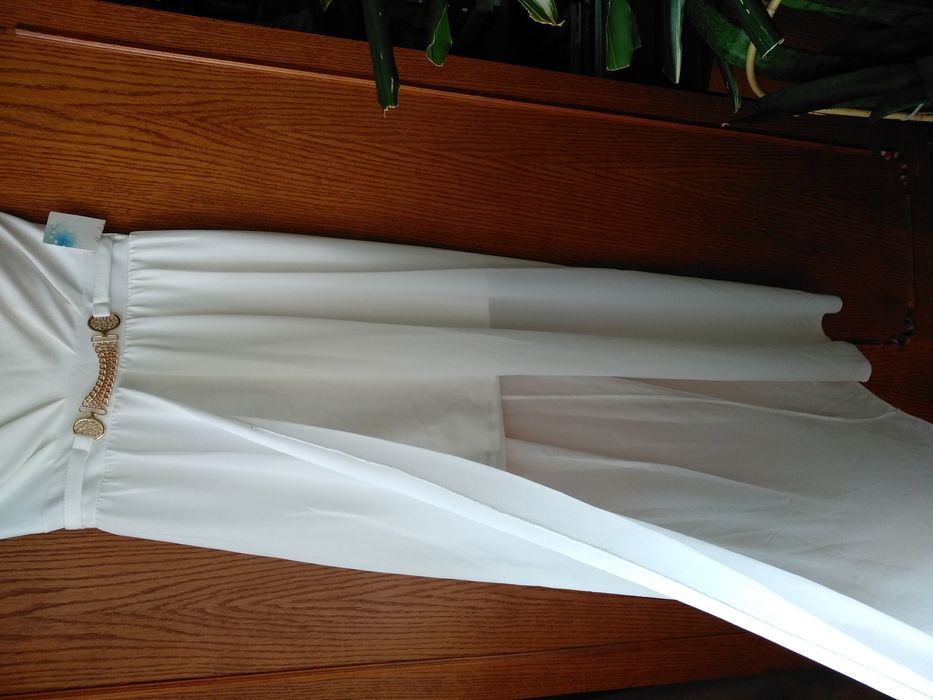 Платье новое, очень красиво смотрится. Нарядное.( размер на фото)