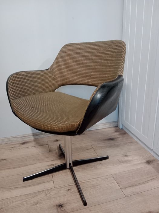 Fotel obrotowy PRL „ Muszelka"