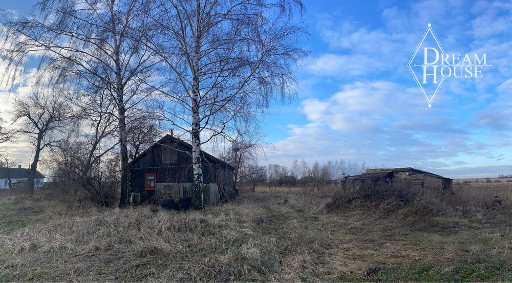 Продаж будинку і земельних ділянок