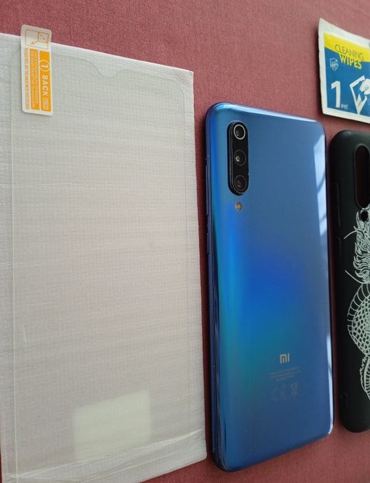 Xiaomi Mi 9 6/128 ГБ (Жива плата, чистий, без акаунтів) + 3 чохли та нове захисне скло!