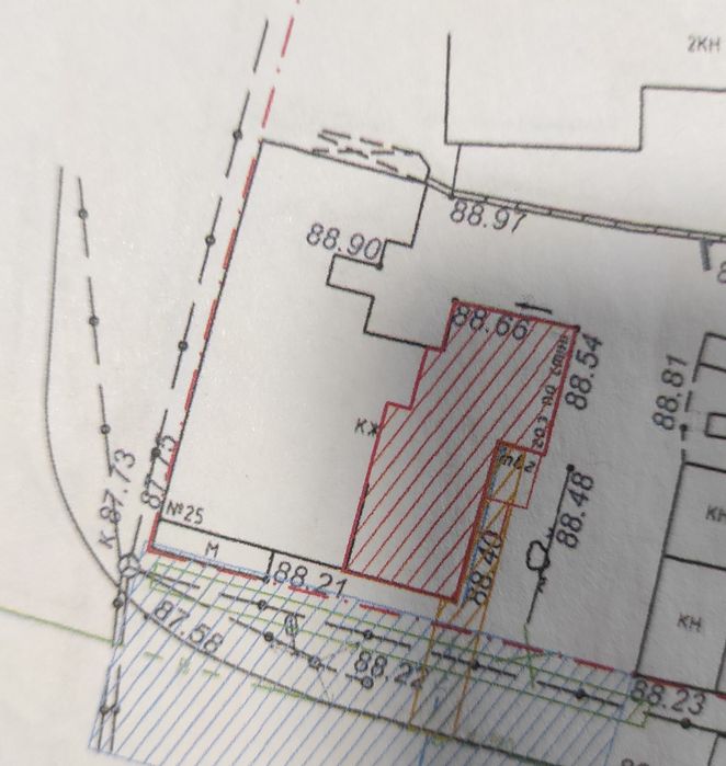 Продам 3- ну квартиру в центрі Зміїва