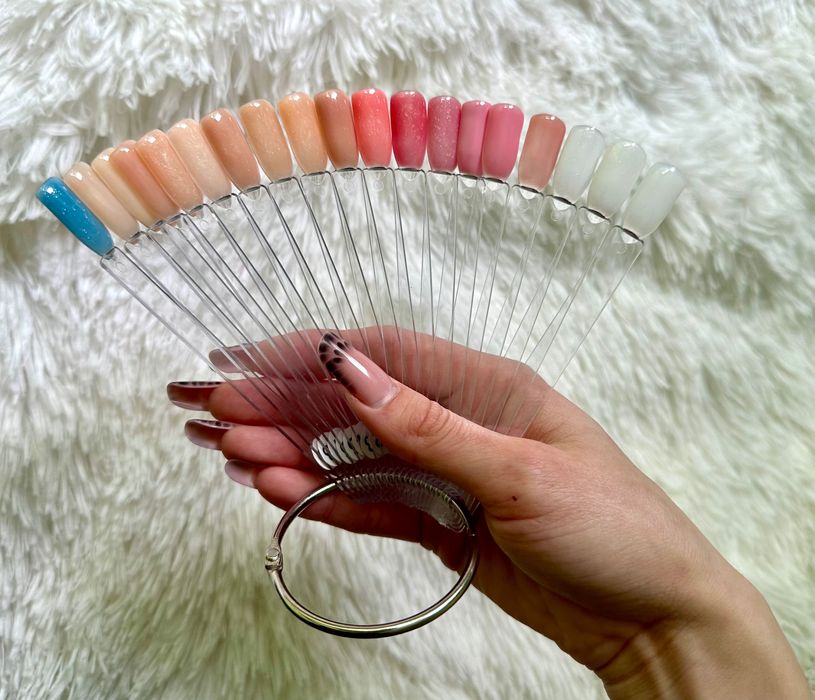 Zestaw materiałów do robienia paznokci