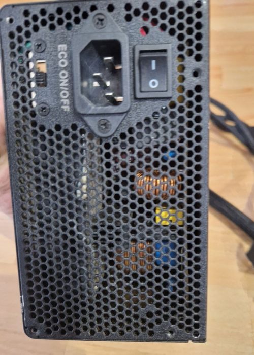 EVGA 850W 80PLUS GOLD Блок живлення 8(6+2)+8(6+2)відеокарта Стан гарний