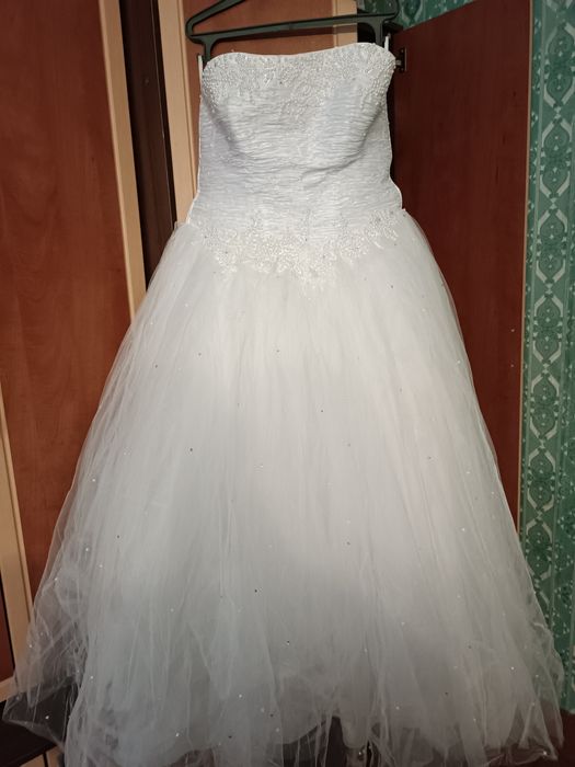 Продам весільну сукню