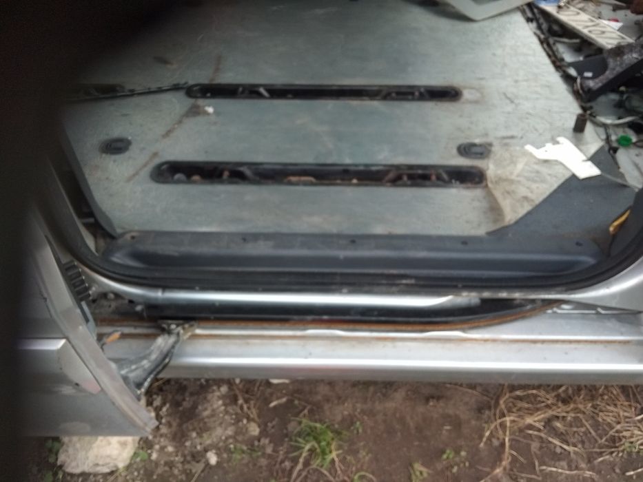 Wykończenie podłogi drzwi przesuwnych scudo expert Jumpy 2007/2016