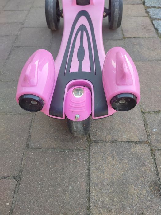 Hulajnoga scooter grajaca para wodna świecąca