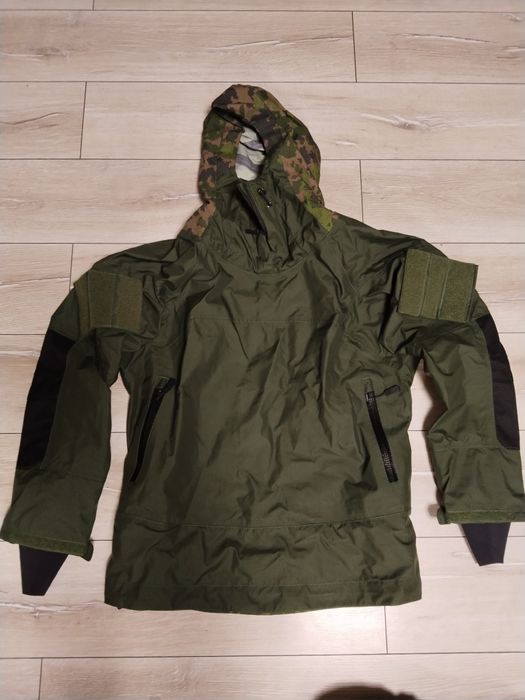 Сухий гідрокостюм з утеплювачем.