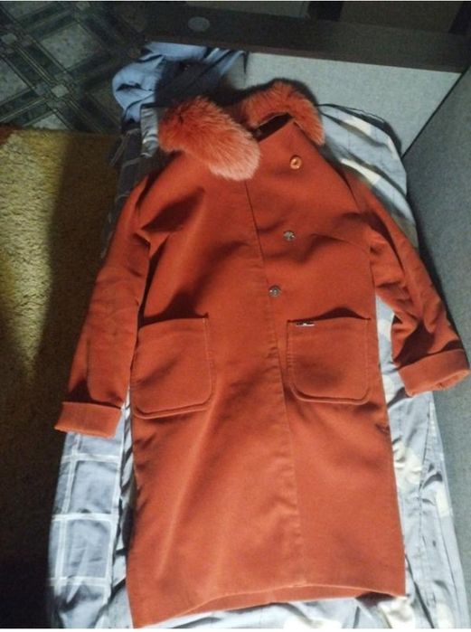 Пальто зимове ,дуже хорошої якості.