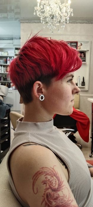 Стрижки Фарбування Зачіски Макіяж