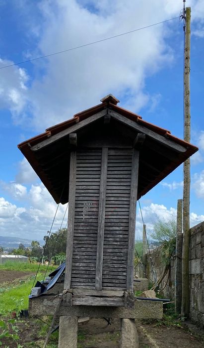 Canastro/ Espigueiro em madeira