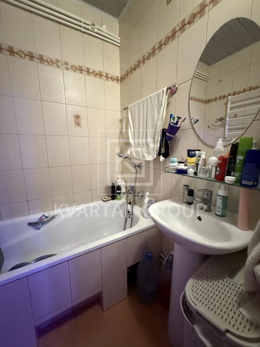 ПРОДАЖ З кімнатна квартира в центрі міста З ремонтом