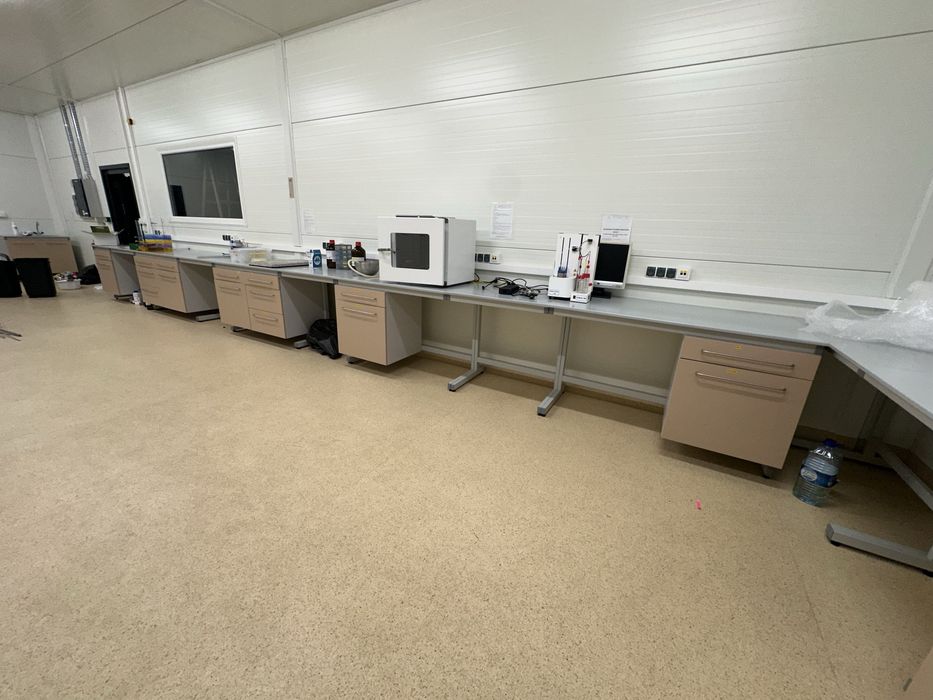 Meble laboratoryjne biurowe likwidacja