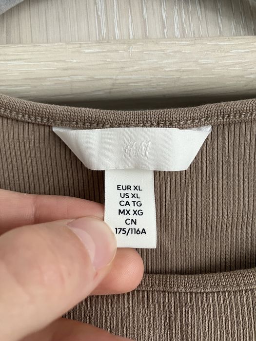 sukienka mini bez rekawow na ramiaczka h&m bezowa prazkowana