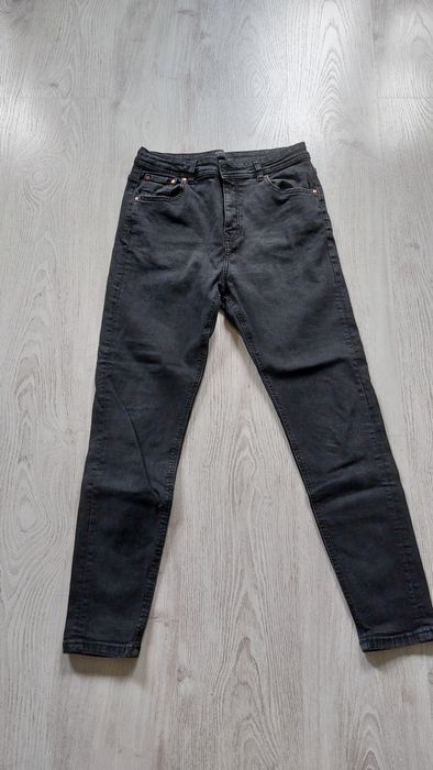 Czarne skinny z wysokim stanem Reserved