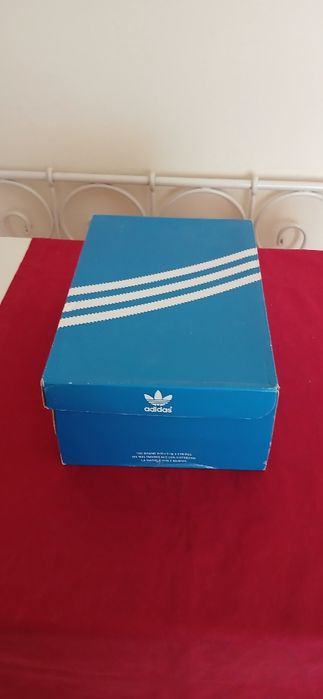 Caixa Adidas, vazia