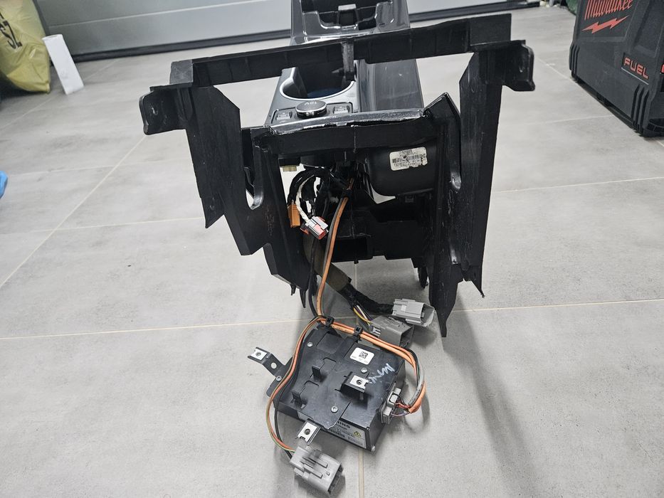 Tunel środkowy ford kuga escape 2012 - 2016