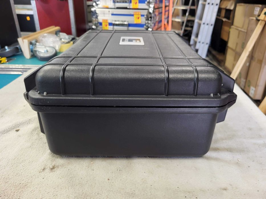 Walizka (43x29x16) case polipropylen, FAKTURA (dostępne 2 sztuki)