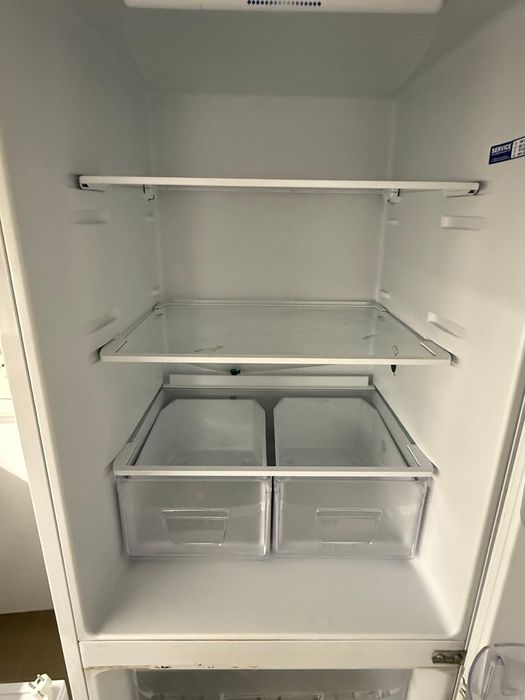 Frigorífico Combinado Indesit Mod BIAA 12 para peças