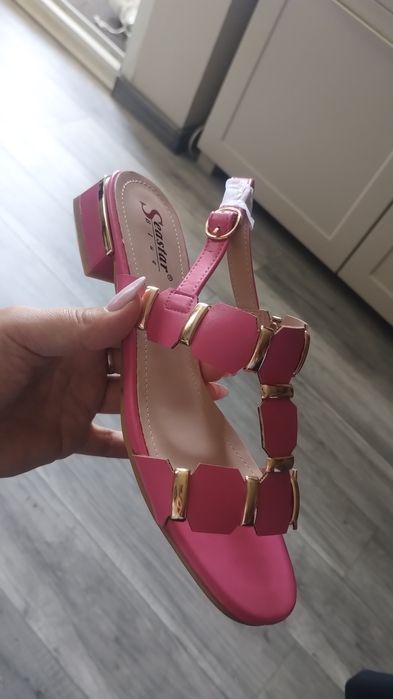 Piękne sandałki damskie