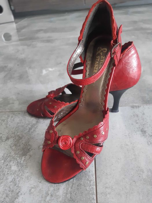 Sandały damskie na obcasie