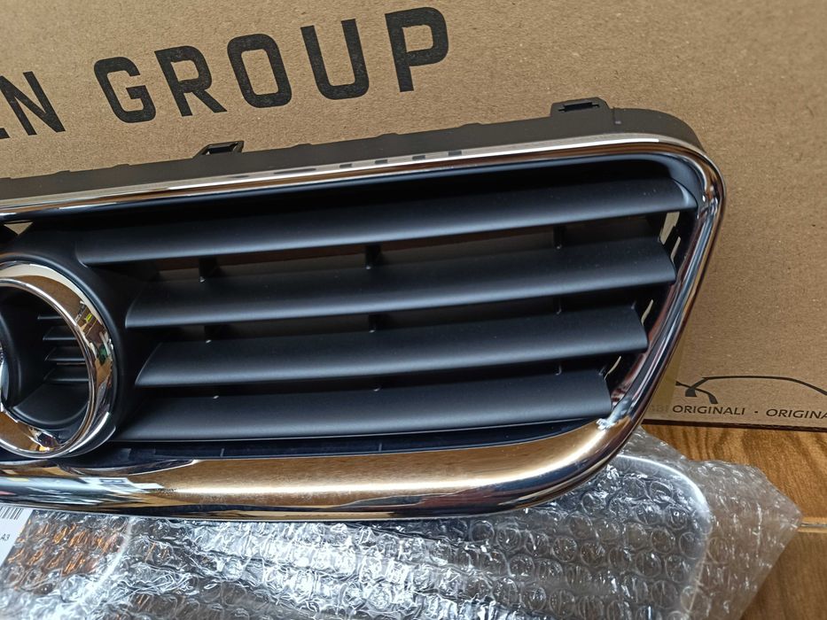 Grelha Audi A3 8L para-choques NOVA e ORIGINAL