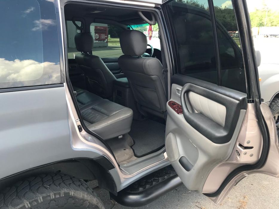 Toyota LandCruiser 100