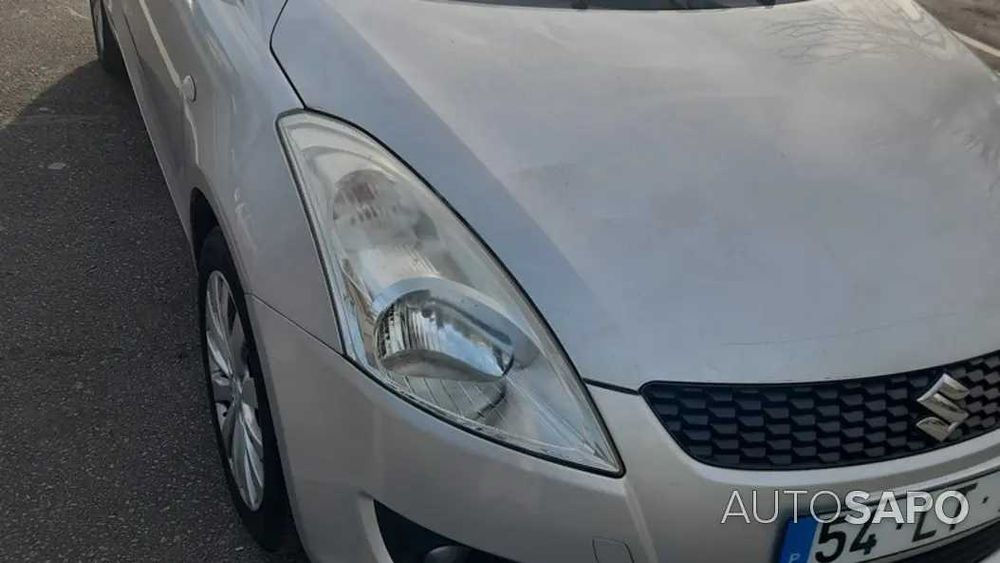 carro suzuki swift cinzento 2011 5 portas