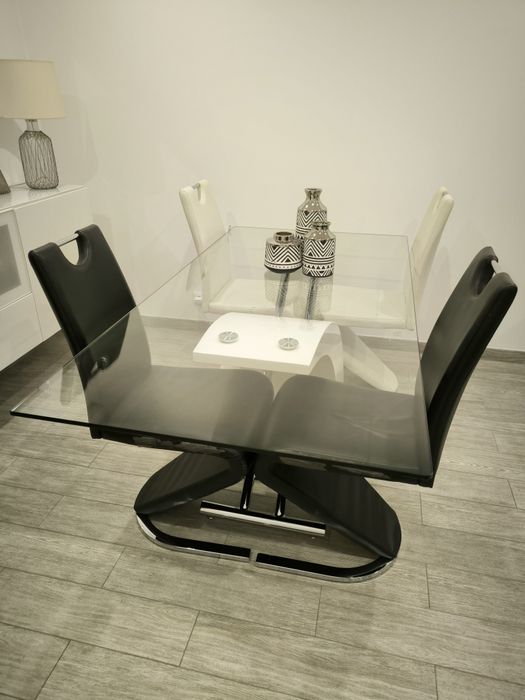 Conjunto Mesa jantar em Vidro, 4 cadeiras e centro de mesa decoratio