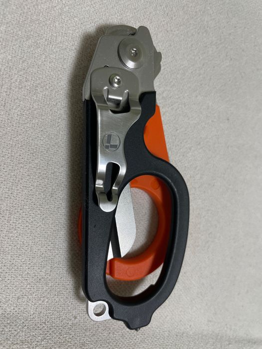 Тактичні медичні ножиці+ карабін ретрактор. Нові