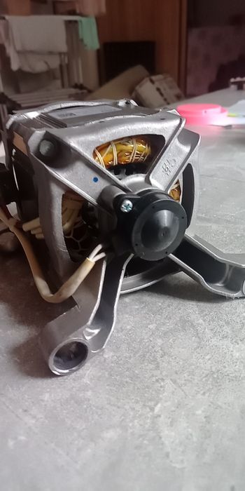 Hotpoint Ariston Aqualtis AQD1071D 69 SILNIK NAPĘDOWY