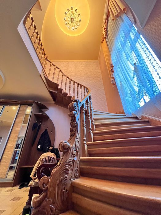 Продаю класний,стильний будинок,всього 10хв до Парку Шевченка та Озера