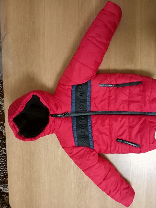 Весняна дитяча куртка на 3-4 роки