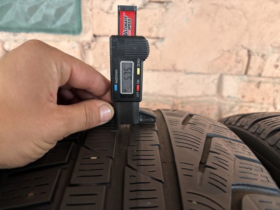 Комплект зимових шин 235/55R18 Pirelli