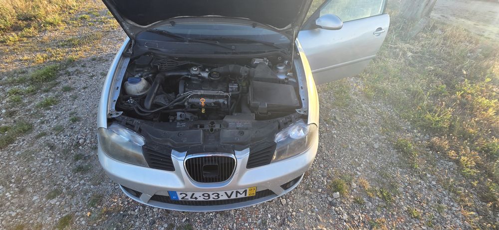 Seat Ibiza 1.4  Comercial – 2003 - Avariado