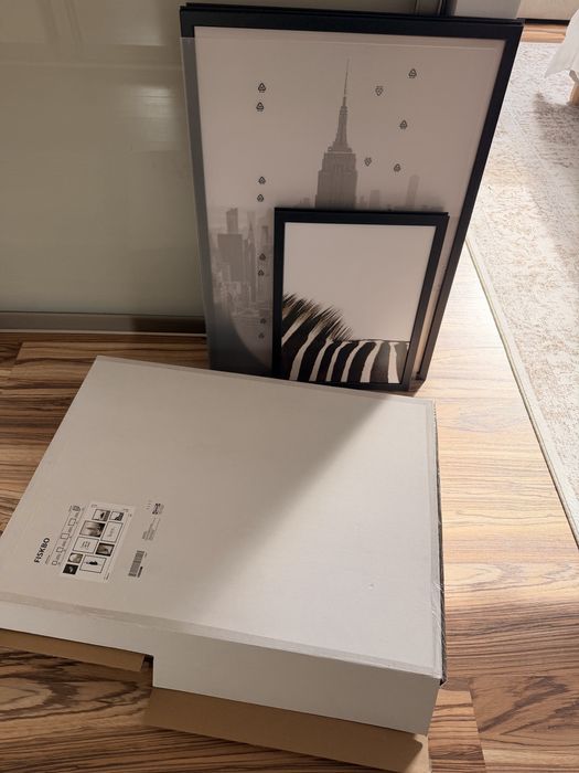 IKEA galeria 9 obrazow w ramkach