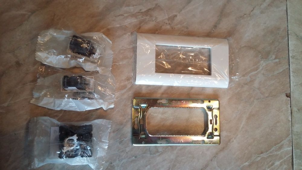 Интернет розетки Legrand Mosaic (в стену или под короб)