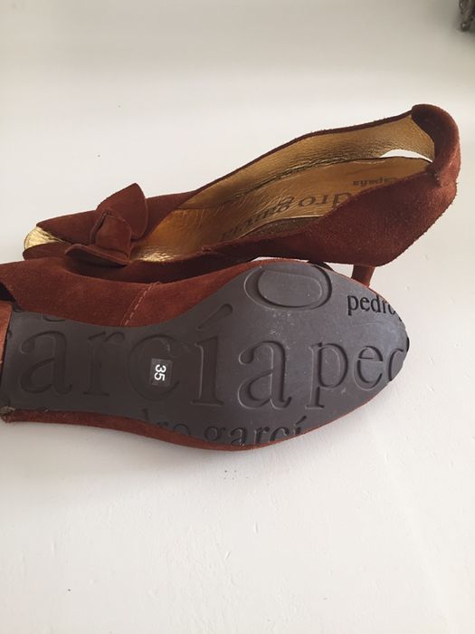 Sapatos em pele castanho mel tamanho 35