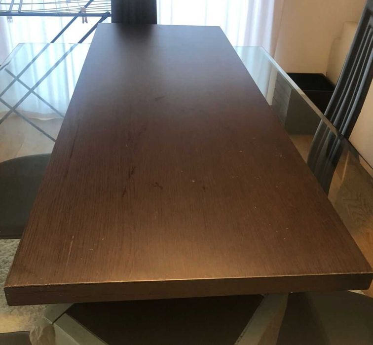 Móvel  de chão, comprimento 47cm,largura 18cm,altura 5cm do chão