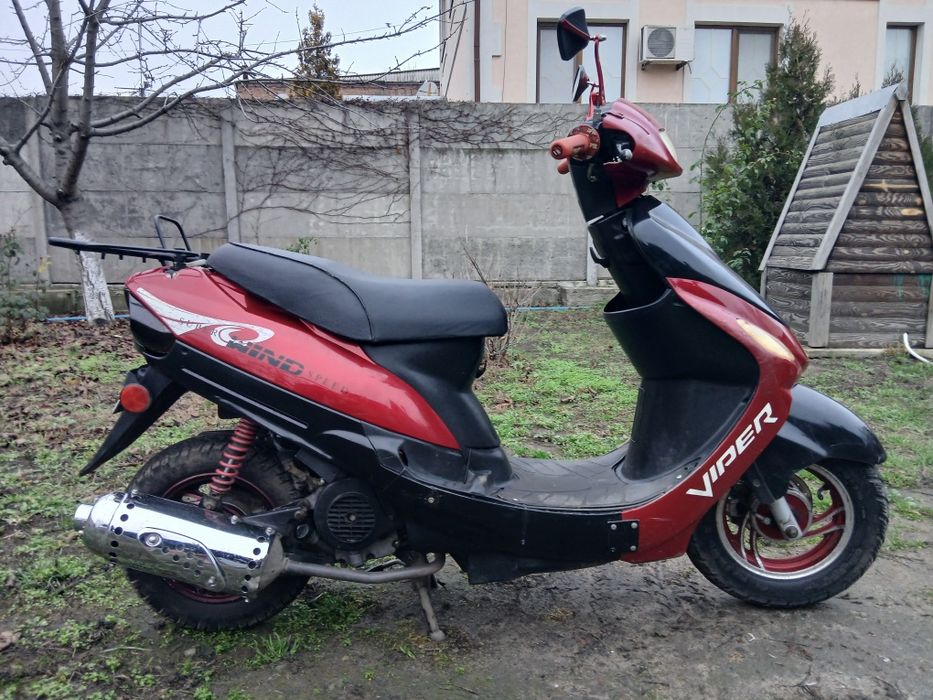 Продам скутер и запчасти.