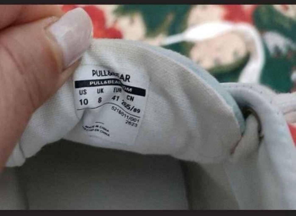 Sapatilhas da Pull & Bear
Sapatilhas da Adidas