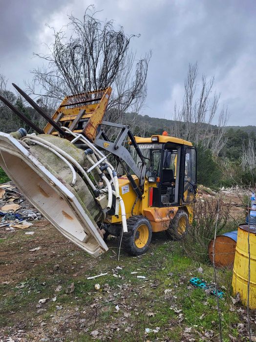 Serviços de limpeza de terreno e demolições
