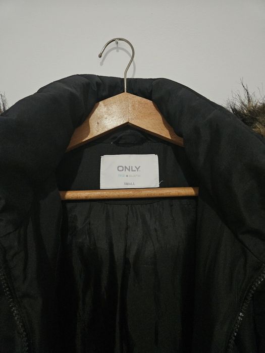 Parka com capuz preta