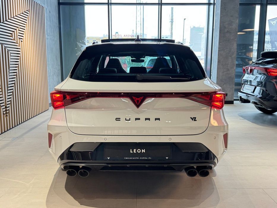 Cupra Leon Sportstourer VZ 333KM 4Drive Glacial White Black Edition: Panorama, MatrixLED!