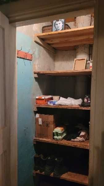 Продається 2-о кімнатна СТАЛІНКА  вул. НЕЗАЛЕЖНОЇ  УКРАЇНИ 3/5