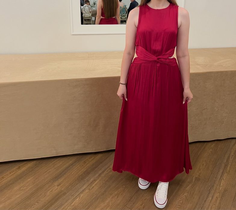 Sukienka długa malinowa z satyny Zara S