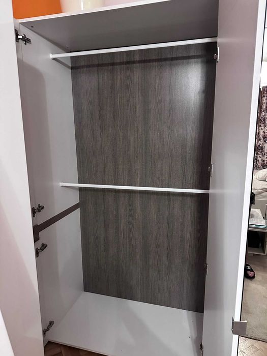 Sprzedam używaną białą szafę LINATE typ 23