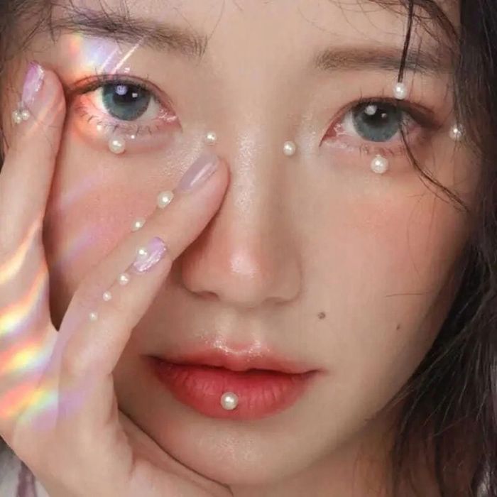 kryształki naklejki twarz perełki perły diamenciki 3d oczy makeup włosy