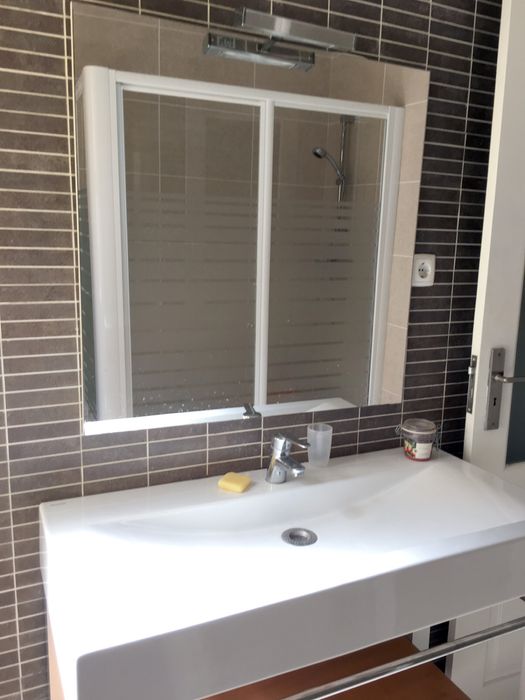 Aluga-se quarto a estudante Alameda